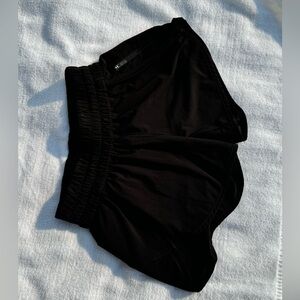 Lululemon woman’s track that high-rise lined short 3”